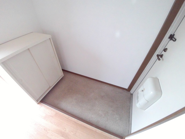 玄関　シューズBOX付きの広い玄関スペース