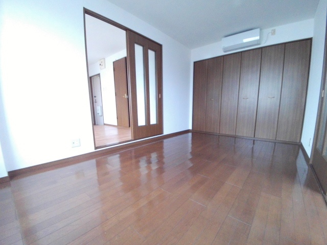 その他　リビングとしても利用出来る6.5帖の洋室