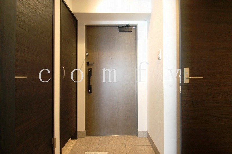 玄関　ダブルロックの玄関