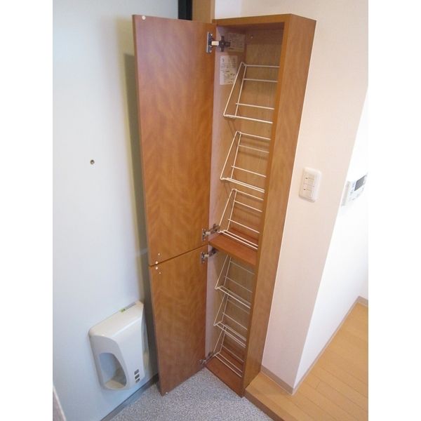 玄関　シューズＢＯＸ完備の明るい玄関