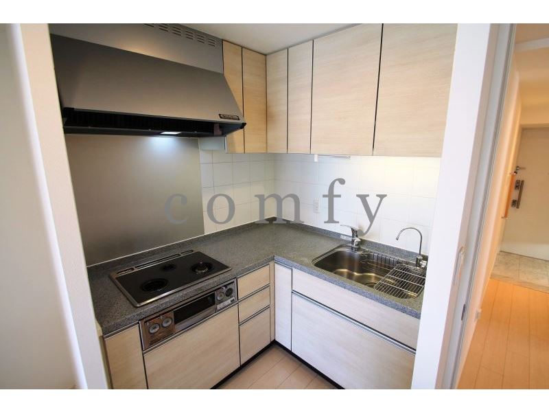 キッチン　使い勝手の良いＬ字型のシステムキッチン