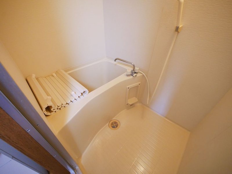 バス・シャワールーム　シャワー