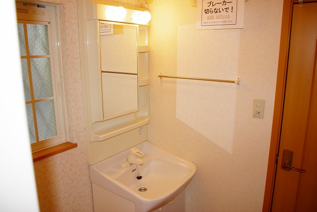 洗面設備　コンパクトで使いやすい洗面所