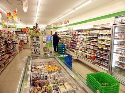 コンビニ　ファミリーマート寿古町店（コンビニ）まで900m