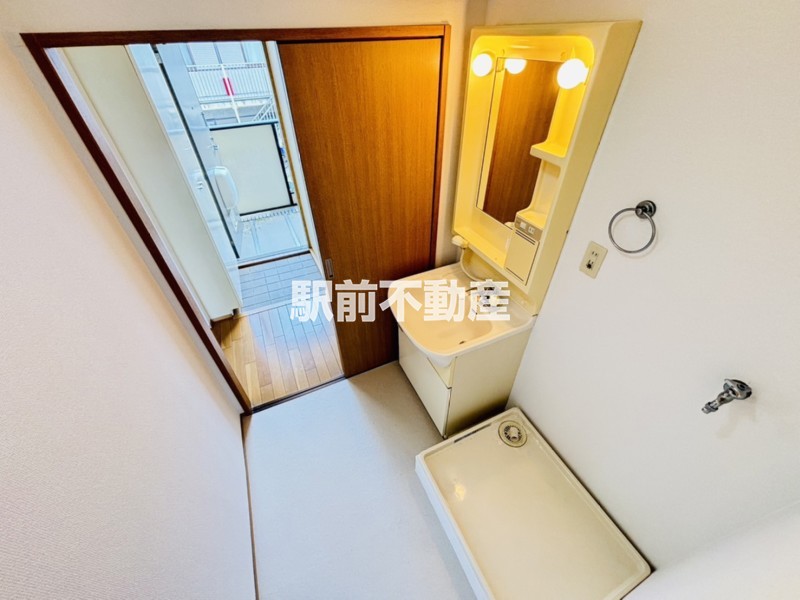 洗面設備　洗濯機防水パン付き