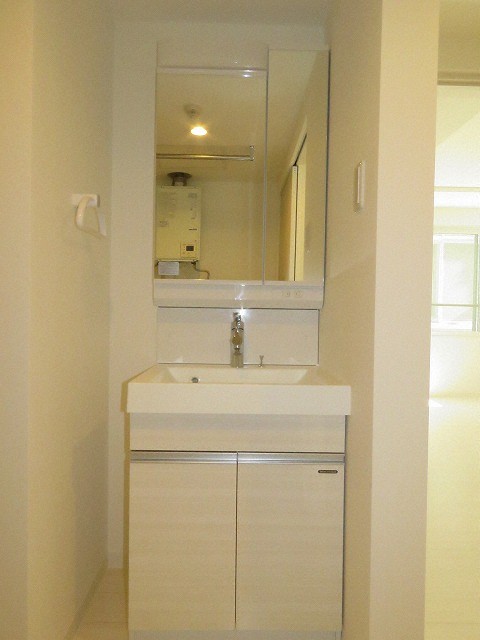 洗面設備　忙しい朝に嬉しいシャンプードレッサー完備♪