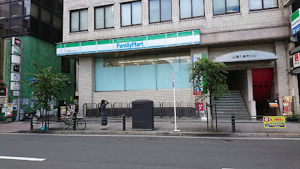 コンビニ　ファミリーマート六番町日テレ前店（コンビニ）まで439m