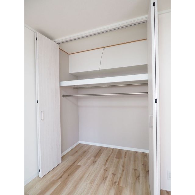 収納　洋室６帖のクローゼット