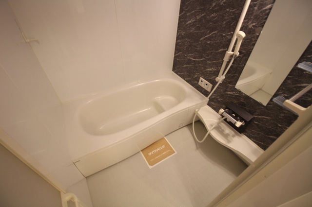 バス・シャワールーム　１０３　浴室