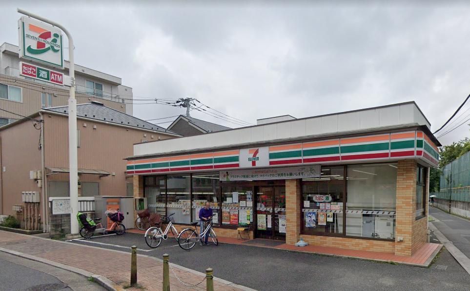 コンビニ　セブンイレブン足立亀田小前店（コンビニ）まで220m