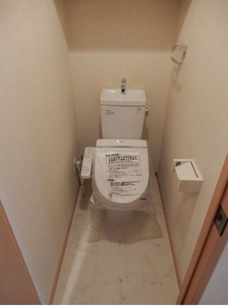 トイレ　（別タイプ参考写真）ラウレアビレッジ　北区王子4
