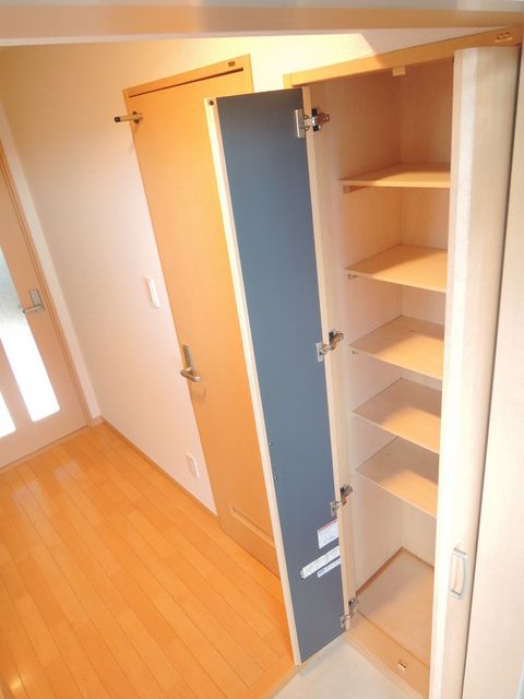 玄関　（別タイプ参考写真）ラウレアビレッジ　北区王子4