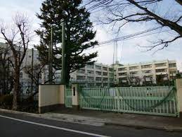 中学校　梅丘中学校（中学校）まで565m