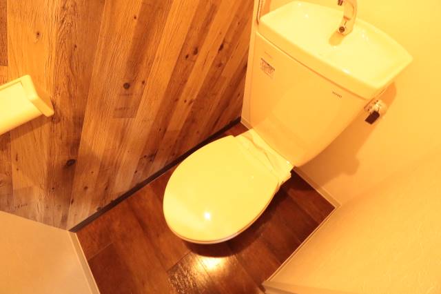 トイレ　お洒落な壁紙です♪