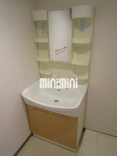 洗面設備　ご家族のお住まいには人気のシャンプードレッサー付き