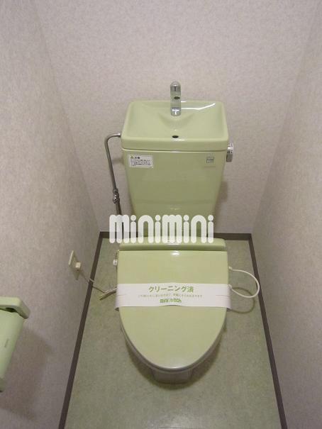 トイレ　トイレにはウォームレットが付いているのでいつでも温かいです