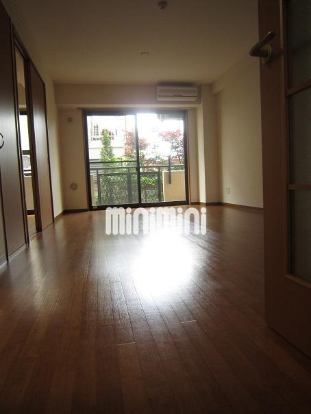 居室・リビング　１４帖の広々リビングルーム