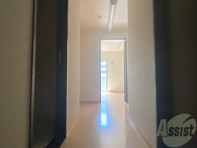 玄関　玄関からの一枚。奥行きで広さが伝わるでしょうか。