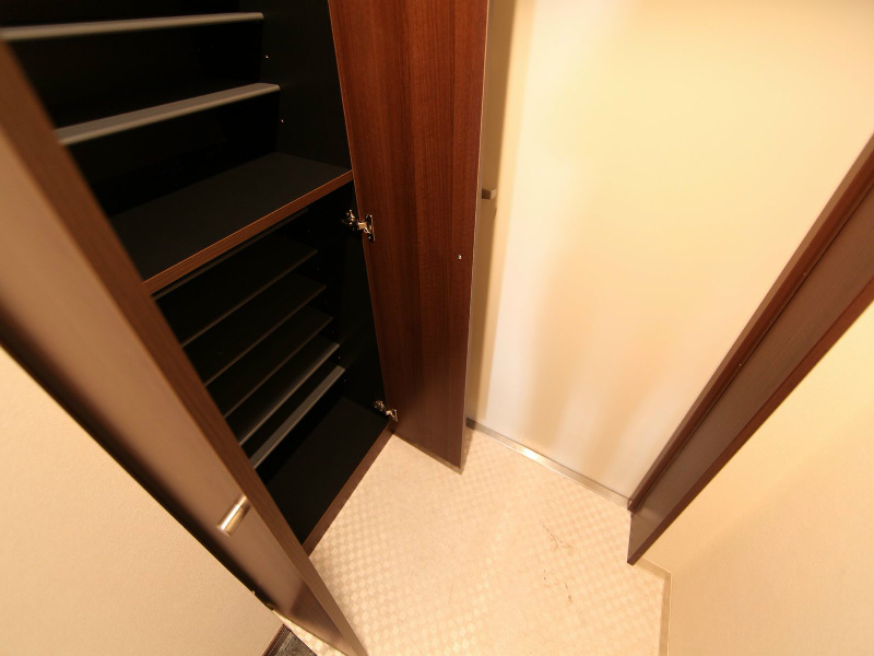 玄関　玄関　シューズボックス付