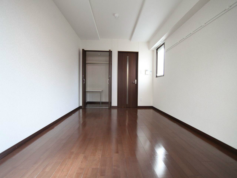 居室・リビング　洋室8.9帖　クローゼット（収納充実してます）