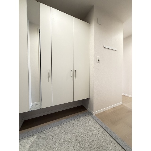 玄関　玄関ホールでプライベート空間を守ります♪