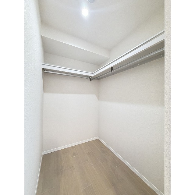 収納　奥行きのあるウォークインクローゼットです♪