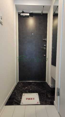 玄関　別部屋参考写真となります。