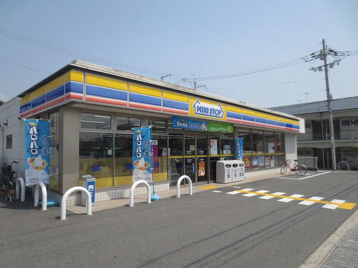 コンビニ　ミニストップ（コンビニ）まで400m