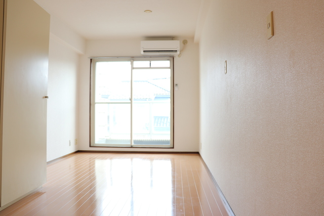 その他部屋・スペース　南東向き！暖かな日差しが入ります♪