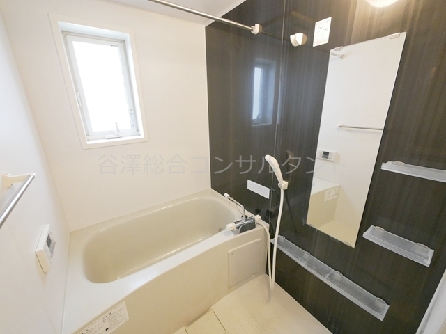 バス・シャワールーム　追い焚き機能、小窓付