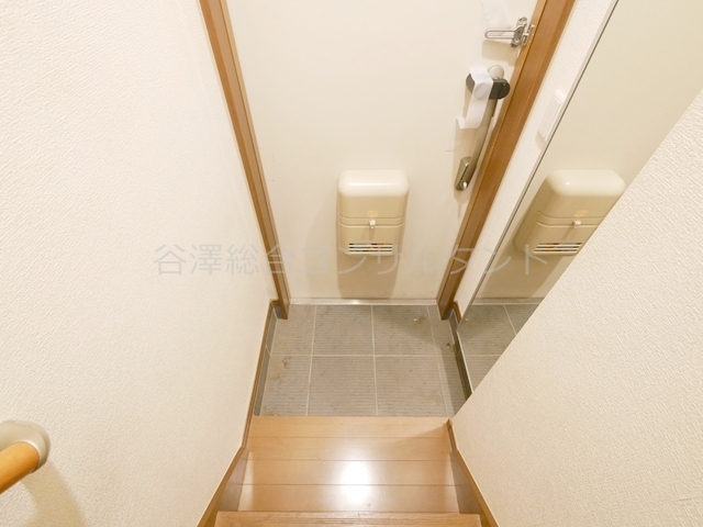 玄関　鏡付シューズボックスあり