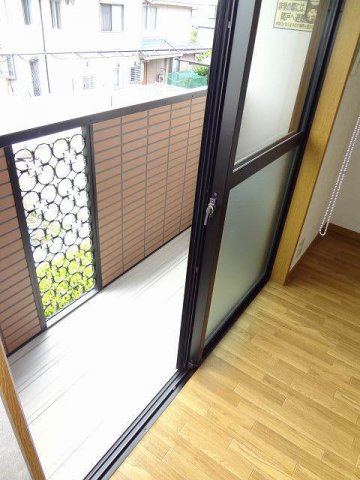 バルコニー　陽当たり良好なバルコニーです