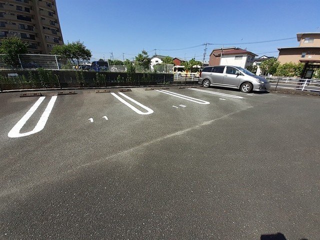 駐車場　車をお持ちの方に嬉しい駐車場付きの物件です