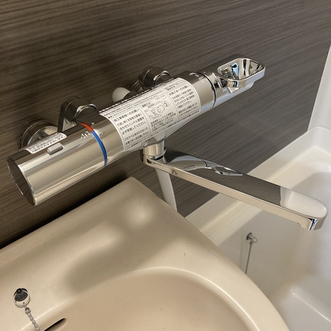 洗面設備　明るい洗面所です