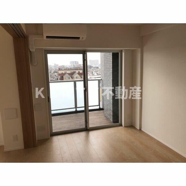 居室・リビング　こちらのリビングで趣味の時間をお楽しみください