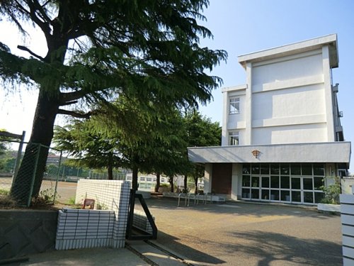 中学校　横須賀市立田浦中学校（中学校）まで771m