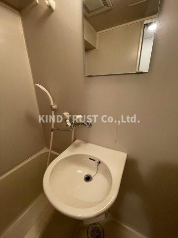 洗面設備　ゆったりとスペースのある洗面所