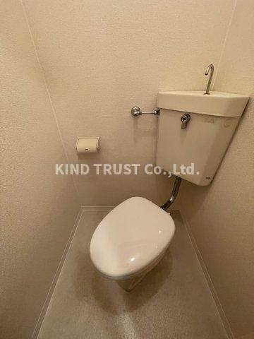 トイレ　落ち着いた色調のトイレです