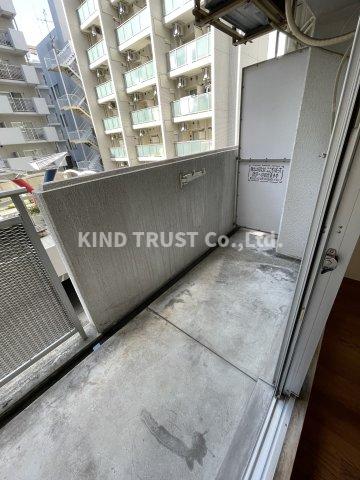 バルコニー　陽当たり良好なバルコニーです