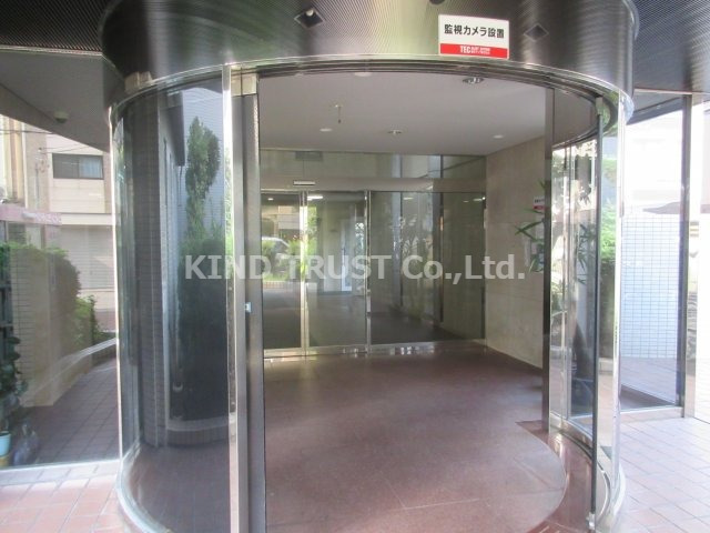 エントランス　ゆとりのあるエントランスです