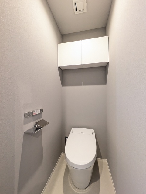 トイレ　嬉しい温水洗浄便座付き