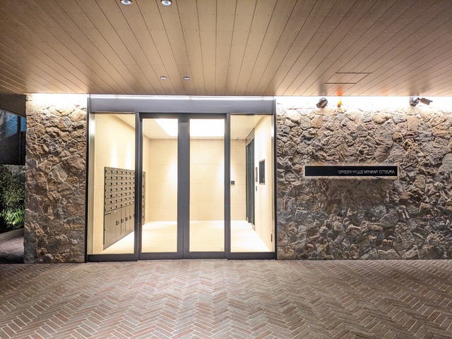 エントランス　エントランス（夜間）