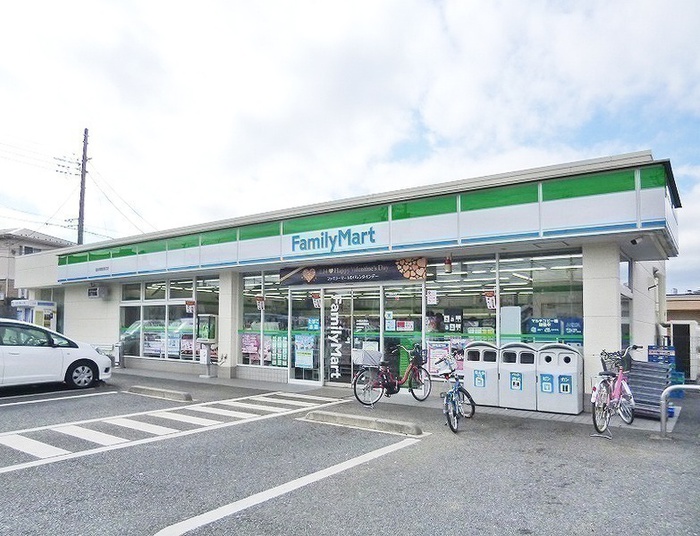 コンビニ　ファミリーマート（コンビニ）まで177m