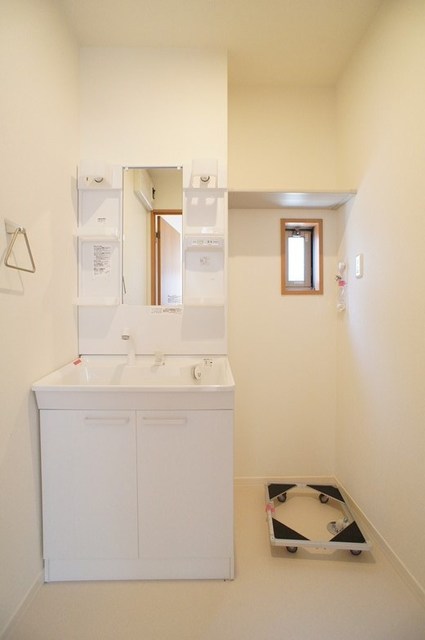 洗面設備　ドレッサーひろびろ！お洗濯も洗面もラクラク！