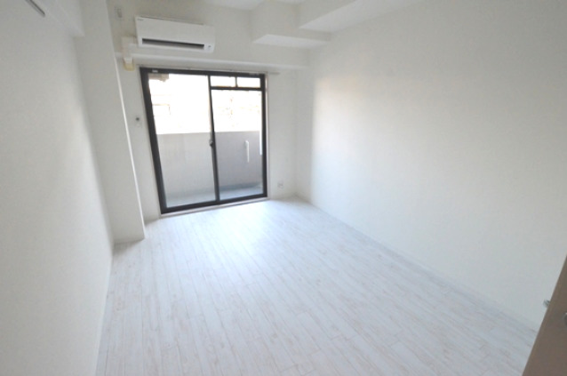 居室・リビング　南向きで日当たり良好なリビングです。