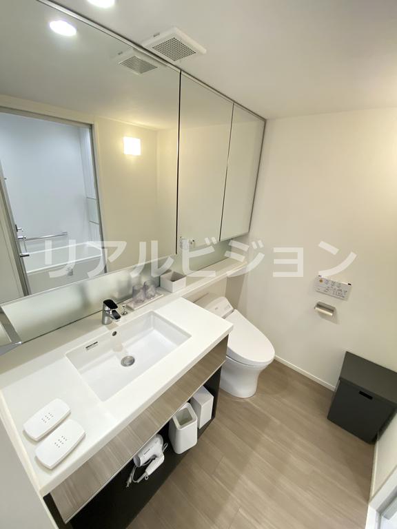 洗面設備　色味が異なる場合がございます。