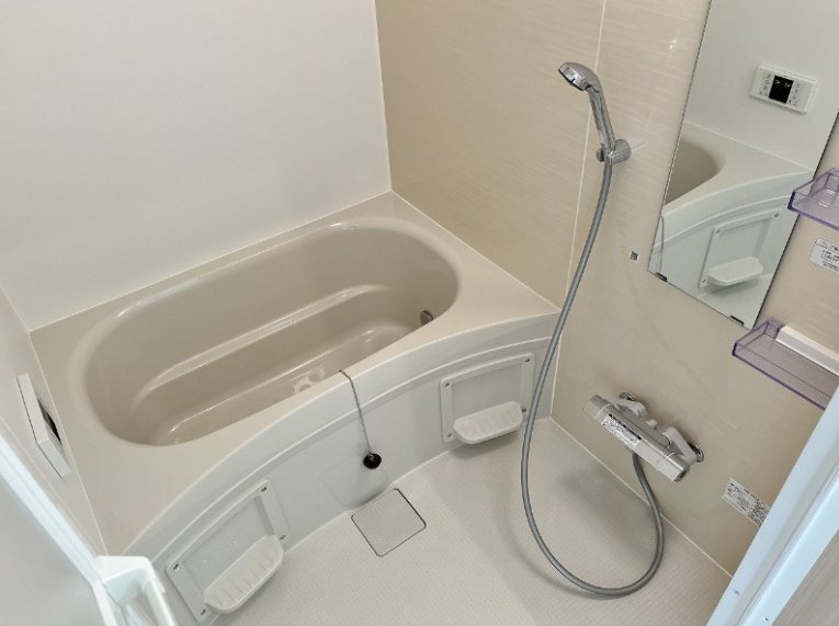 バス・シャワールーム　建設中の為、現状優先。類似タイプ