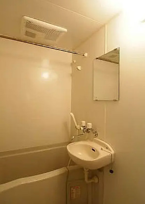 洗面設備　別部屋の写真を使用しております。