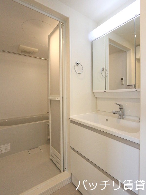 洗面設備　画像は、同型タイプの為、現状を優先いたします。