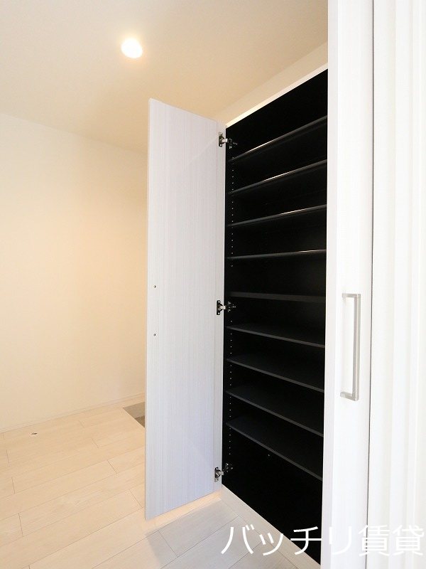 玄関　画像は、同型タイプの為、現状を優先いたします。